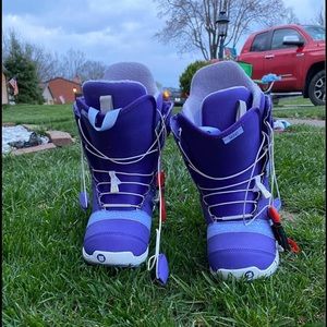 Snowboard boots